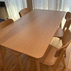 ikea ダイニングテーブルと椅子セットの画像