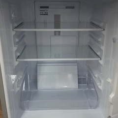 冷蔵庫【配達無料お届け設置出来ます💫都内近郊🚚】✨SHARP製✨左右開きどっちでもドア採用💫除菌クリーニング済の極美品✨他にも冷蔵庫.洗濯機.電子レンジ.オーブン電子レンジ.炊飯器.テーブル&椅子.机&チェアー.ベット&マットレス.ドレッサーなど多種多様な美品が有ります✨お気軽にお問い合わせ下さい💫の画像
