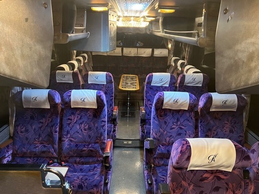 観光バス　　1番後の一列シート