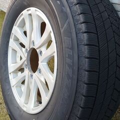 ブリジストン　スタットレスタイヤ　VRX3 　215/70R15アルミホイール４本組の画像