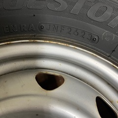 決まりました。145R12 8P 145/80R12 86N BRIDGESTONE VL1 スタッドレスタイヤ バリ山 の画像