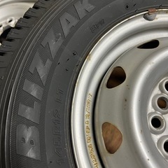 決まりました。145R12 8P 145/80R12 86N BRIDGESTONE VL1 スタッドレスタイヤ バリ山 の画像