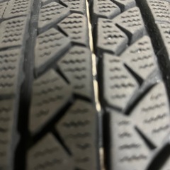 決まりました。145R12 8P 145/80R12 86N BRIDGESTONE VL1 スタッドレスタイヤ バリ山 の画像