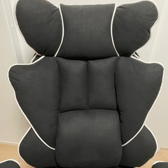 ゲーミングチェア　オットマン付き
の画像