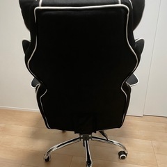 ゲーミングチェア　オットマン付き
の画像
