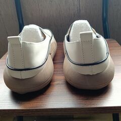 新品 24.5cm レディース スリッポン ホワイト シューズ 靴 カジュアル 識別番号:(955-ZS)の画像