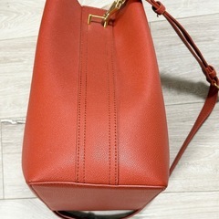 CHARLES & KEITH トートバッグの画像