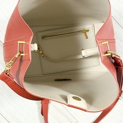 CHARLES & KEITH トートバッグの画像