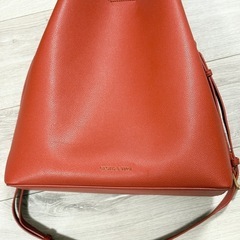 CHARLES & KEITH トートバッグの画像