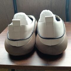 新品 24cm レディース スリッポン ホワイト シューズ 靴 カジュアル 識別番号:(954-ZS)の画像