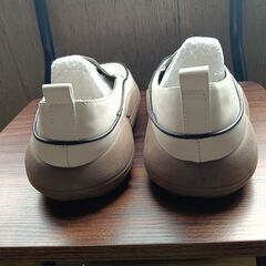 新品 24cm レディース スリッポン ホワイト シューズ 靴 カジュアル 識別番号:(953-ZS)の画像