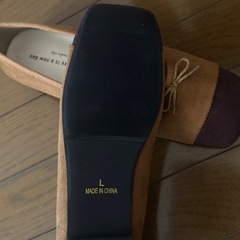 リボン付きブラウン・パープルフラットシューズ Lの画像