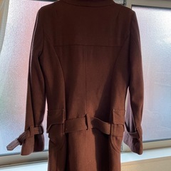 茶色のコートの画像