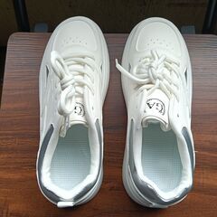 新品 24.5cm レディース スニーカー ホワイト シューズ 靴 カジュアル 識別番号:(952-Z)の画像