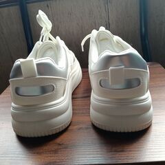 新品 24.5cm レディース スニーカー ホワイト シューズ 靴 カジュアル 識別番号:(952-Z)の画像