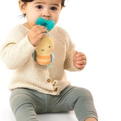 おしゃぶり 4個 とシリコン製 歯固めセットの画像