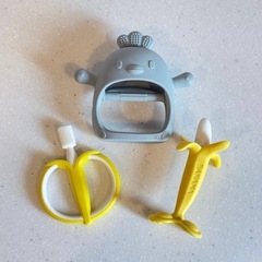 おしゃぶり 4個 とシリコン製 歯固めセットの画像