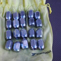 スタッドレスタイヤセット　ice GUARD G075 215/70R16 MiLLOUS 16インチの画像