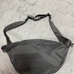 美品　CUNE キューン　ボディバッグの画像