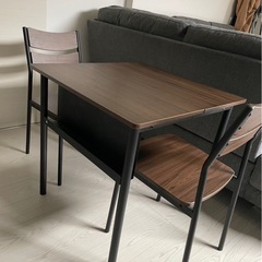 2人用テーブルの画像