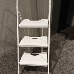 折りたたみ脚立の画像