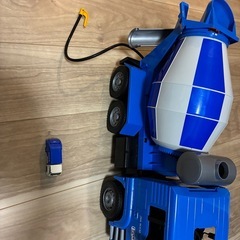 大きな車のおもちゃの画像