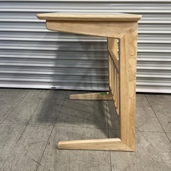 ベットサイドテーブル テーブルの画像