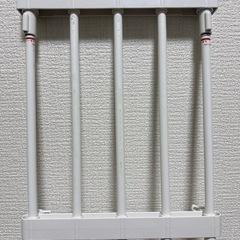 伸縮可能な突っ張り棚の画像