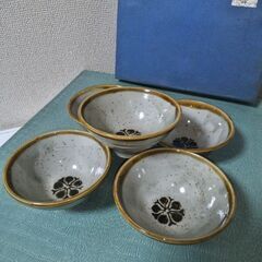 未使用　織部焼　美濃焼　小鉢５客　灰色、茶色の匠の色合い　直径10.8㎝ 美濃焼の画像