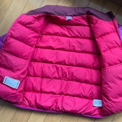 モンベルのダウンジャケット 紫系 140サイズの画像