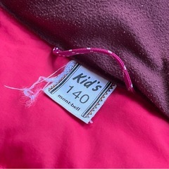 モンベルのダウンジャケット 紫系 140サイズの画像