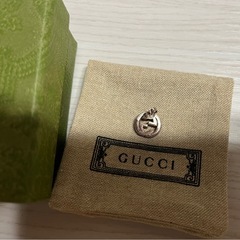 グッチピアスの画像