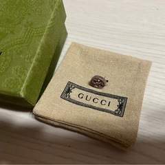 グッチピアスの画像