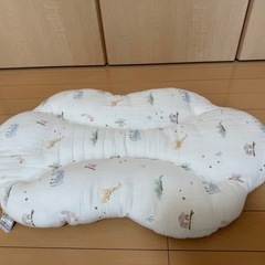 ベビー枕　抱っこクッションの画像