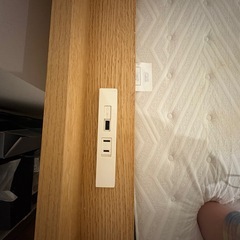 コンセントつきベッドフレーム（セミダブル）の画像