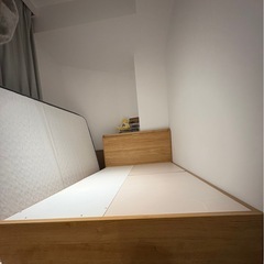 コンセントつきベッドフレーム（セミダブル）の画像