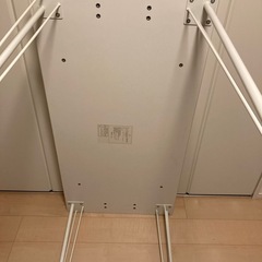 デスク、椅子のセットの画像