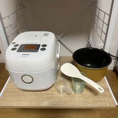 炊飯器3合炊き　TOSHIBA の画像