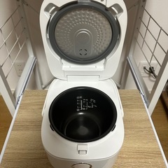 炊飯器3合炊き　TOSHIBA の画像