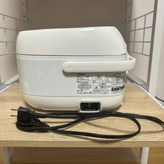 炊飯器3合炊き　TOSHIBA の画像