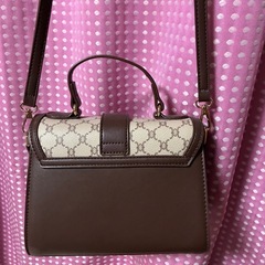 ほぼ新品　　ショルダーバックの画像
