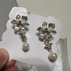 ANNAN WEDDING ティアラとイヤリングセットの画像