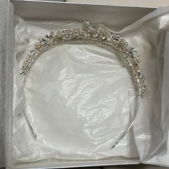 ANNAN WEDDING ティアラとイヤリングセットの画像