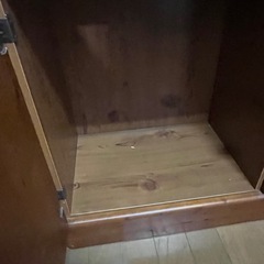 レトロな食器棚の画像