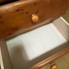 レトロな食器棚の画像