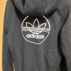 adidasパーカー２枚　チャンピオンtシャツ1まい１枚の画像