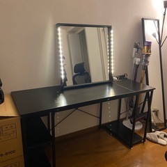 ライトミラー&チェア付きデスクの画像