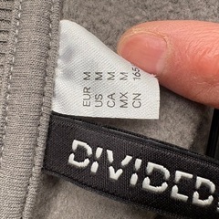 DIVIDED　トレーナーの画像