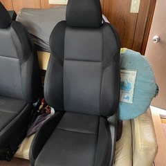 スバル レヴォーグ純席シートセットの画像