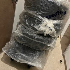 プリウス　スタッドレス4本セットの画像